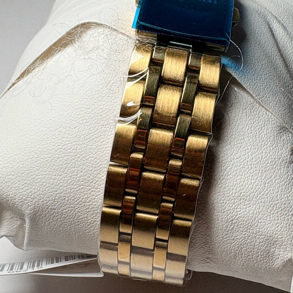 Brand New in the box 🔥🔥🔥Invicta Women’s Watch Gold Timepiece with waterproof. - Picture 9 of 12